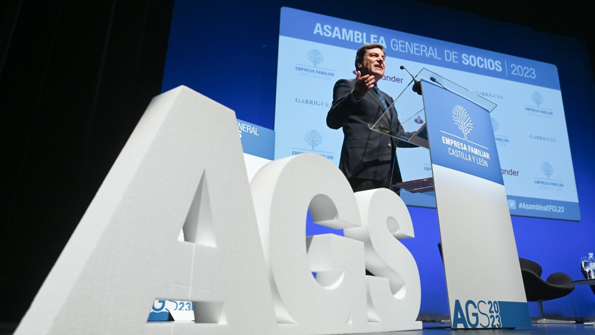 Carlos Fernández Carriedo durante la inauguración de la Asamblea General de Socios de la Asociación de Empresa Familiar de Castilla y León. ICAL