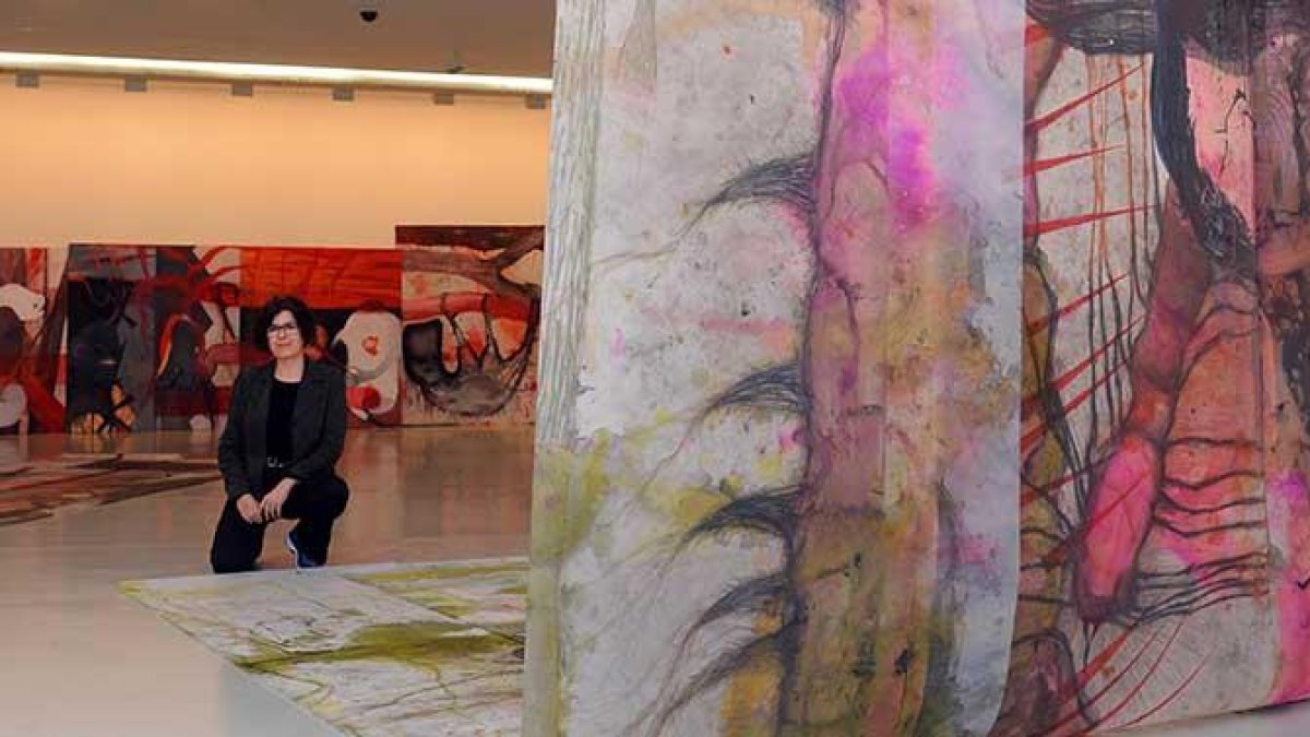 Susana Talayero despliega un mundo de fantasía a través de pinturas con distintos formatos y soportes.-Santi Otero