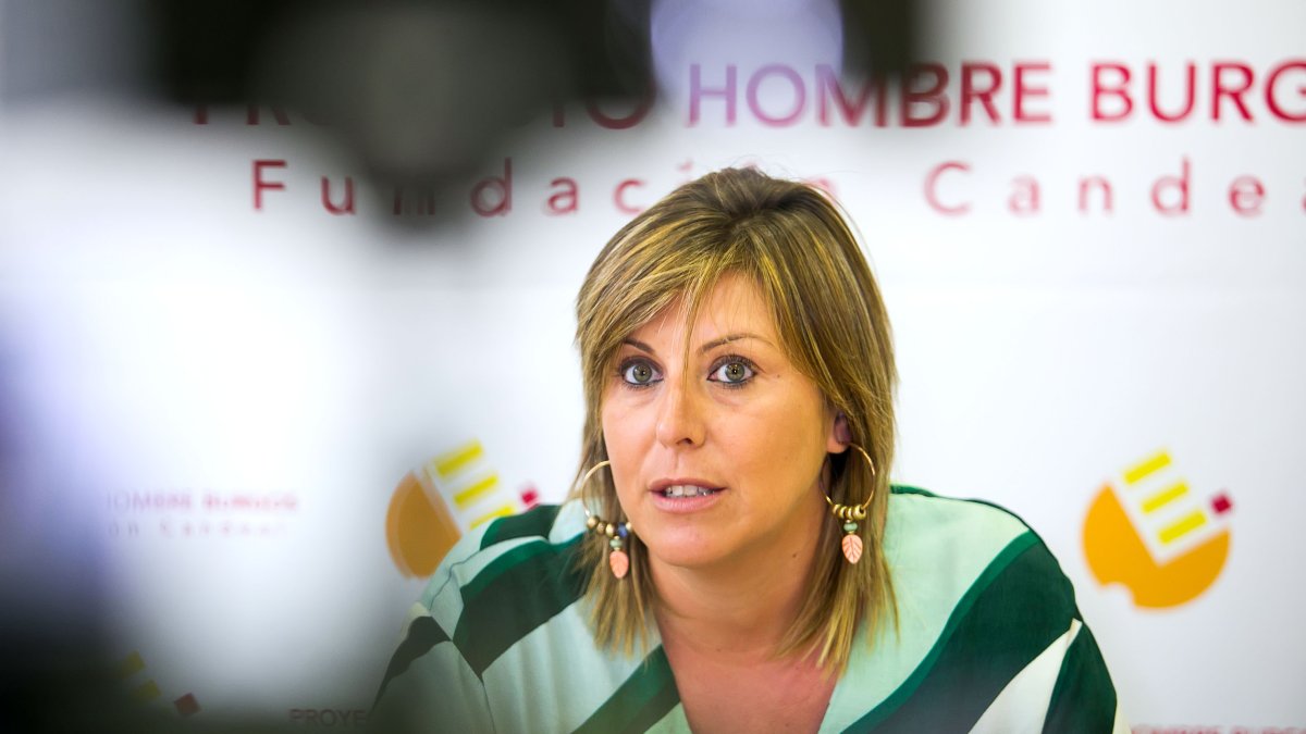 La nueva directora de Proyecto Hombre, Marta González, presentó ayer la memoria de la Fundación. TOMÁS ALONSO