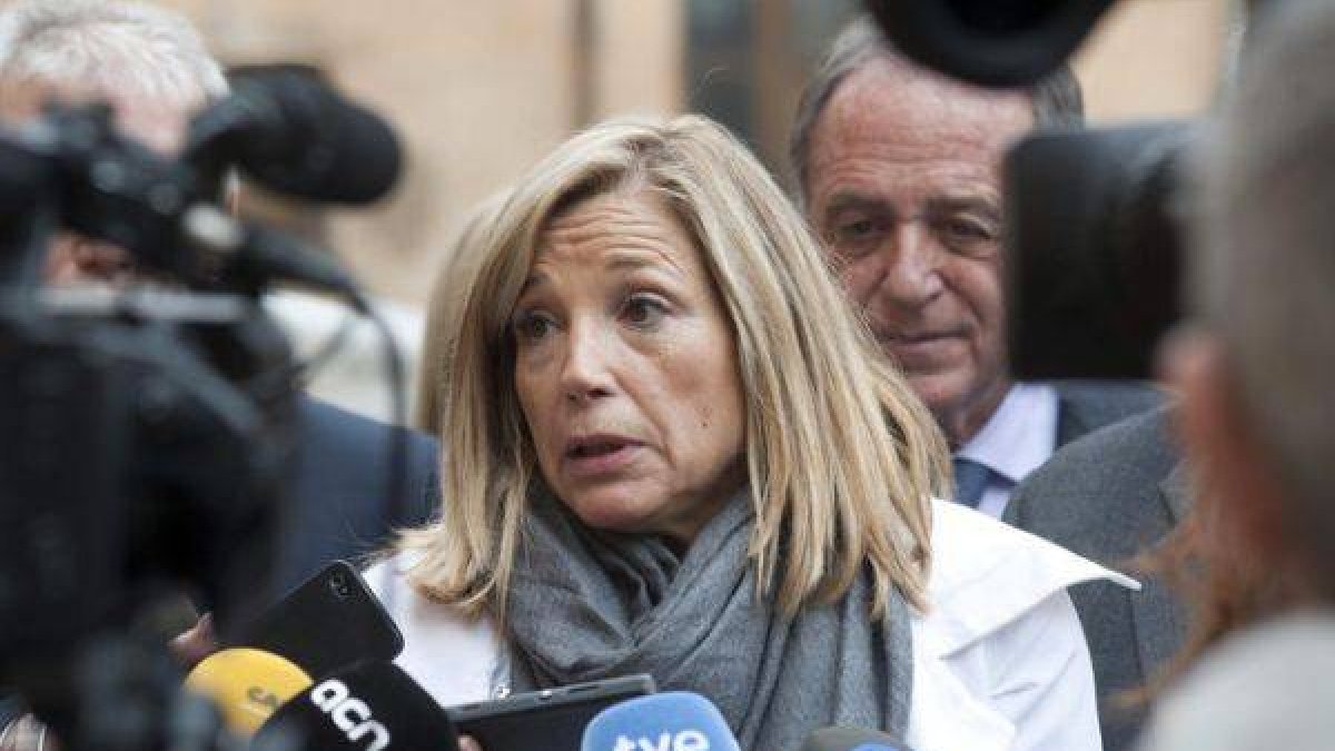 La vicepresidenta del Govern, Joana Ortega, tras asistir en Sant Feliu de Guíxols a la inauguración de una exposición.-Foto: ROBIN TOWNSEND / EFE