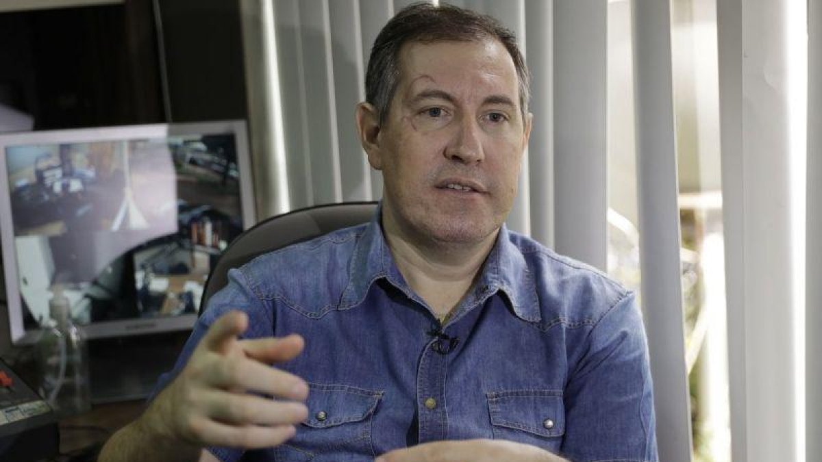Henzel fue uno de los seis supervivientes de la tragedia aérea ocurrida en noviembre de 2016.-AP