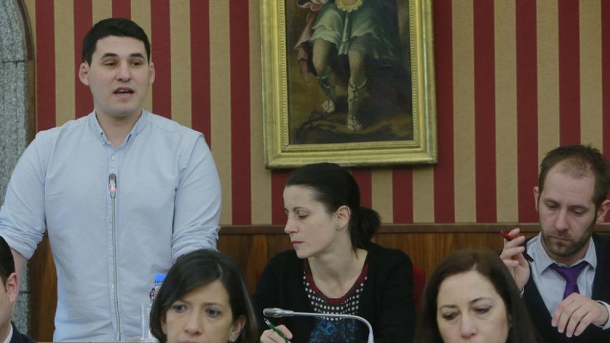 El portavoz de Imagina, Raúl Salinero, en un Pleno municipal-RAÚL G. OCHOA