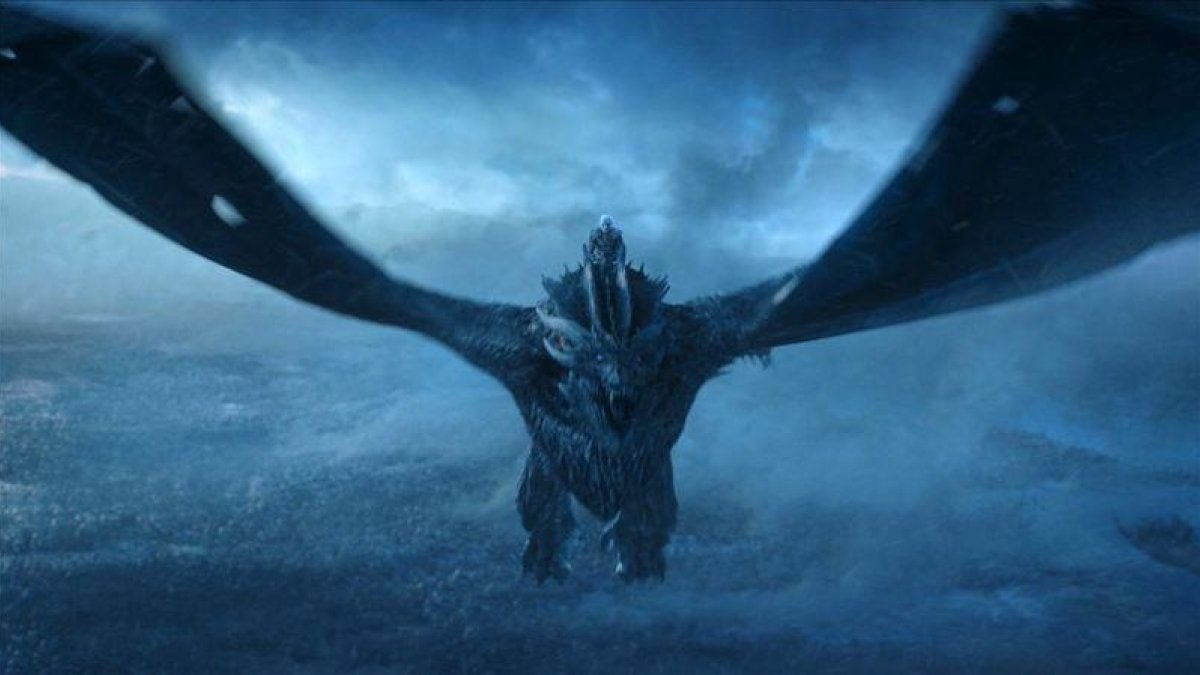 El Rey de la Noche, sobre el dragón zombi, en una imagen del capítulo final de la séptima temporada de Juego de Tronos.-EL PERIÓDICO