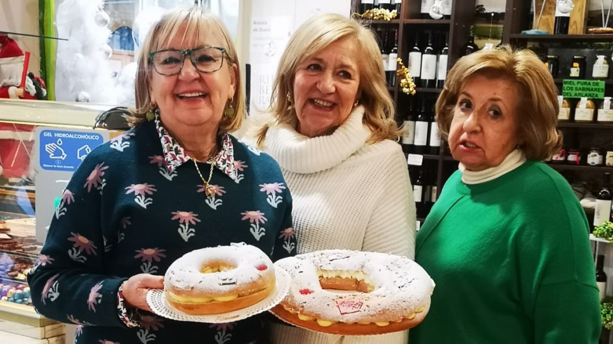 La familia Tudanca vende cada Navidad 3.000 roscones artesanos