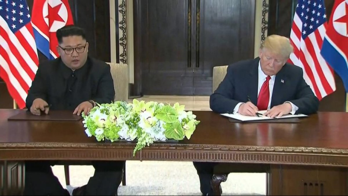 Kim Jong-un y Trump firman una declaración conjunta tras la reunión en Singapu-AP