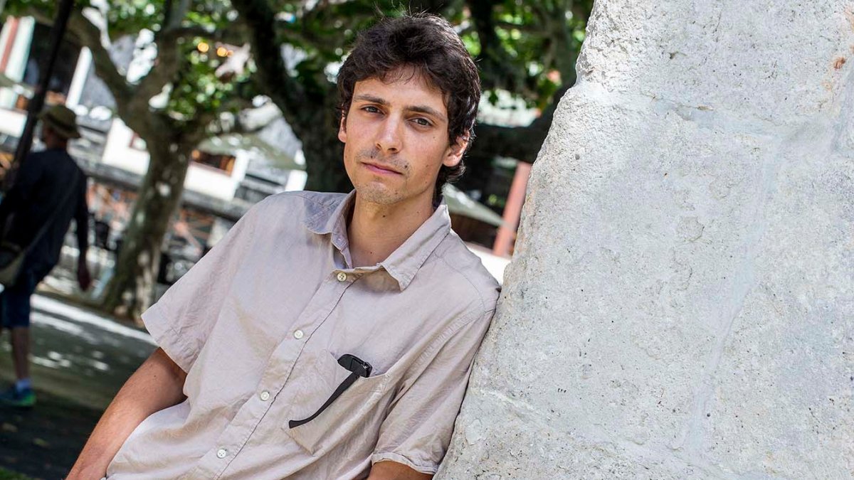 El escritor burgalés Mateo Martinez Martija, en el paseo del Espolón. SANTI OTERO