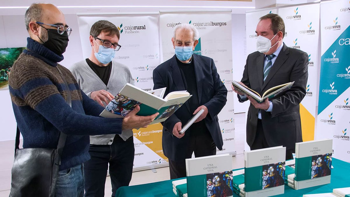 De izquierda a derecha: Óscar Esquivias, Martín G. Barbadillo, Agustín Lázaro y Ramón Sobremonte, en la presentación de ayer. TOMÁS ALONSO