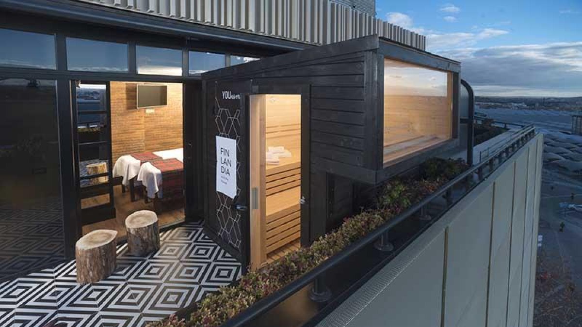 Una sauna con vistas al centro urbano, con un aire más moderno y urbano y en sólo cuatro metros cuadrados, corona este hotel en el centro de la capital finlandesa.-HOTEL ONLY YOU