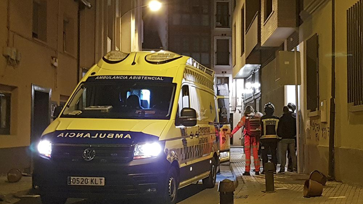Una ambulancia en Aranda.-L. VELÁZQUEZ