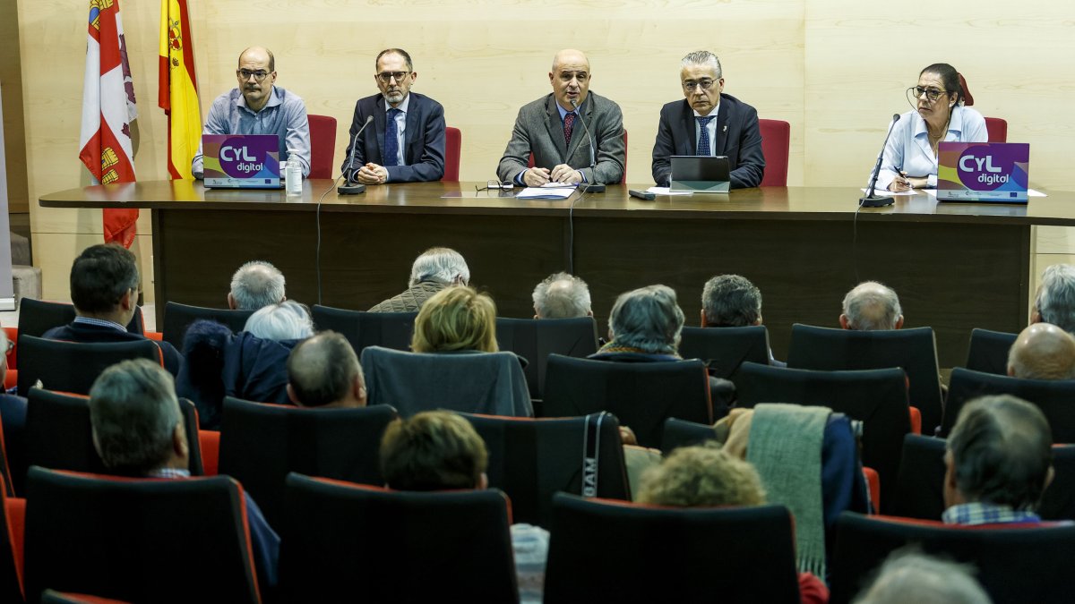 Presentación de la convocatoria de equipamiento informático de Programa CyL Digital a ayuntamientos de Burgos. SANTI OTERO