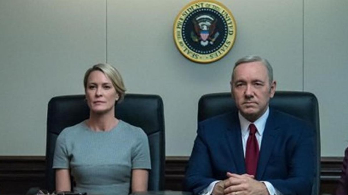 Robin Wright y Kevin Spacey, en House of cards, serie de la plataforma Netflix.-/ PERIODICO