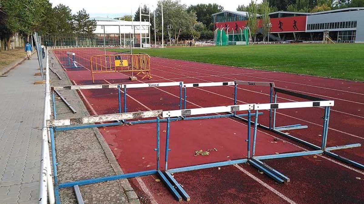 Estado que presentan actualmente las pistas de San Amaro a falta de la proyección de una capa de caucho-DOC