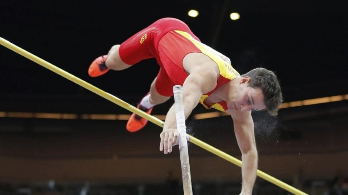 El saltador de pértiga catalán, Didac Salas, durante los Campeonatos de Europa de Atletismo de 2015.-VALDRIN XHEMAJ / EFE