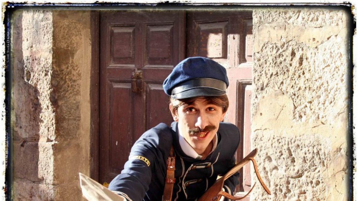 Quique Méndez es Jean Philippe, un cartero que vence cualquier obstáculo para que cada carta llegue a su destino.-Beatriz Merino.