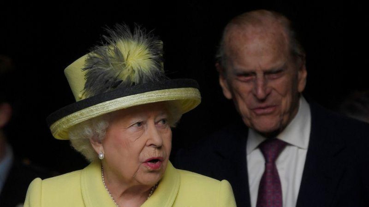 La reina Isabel segunda.-TOBY MELVILLE / REUTERS