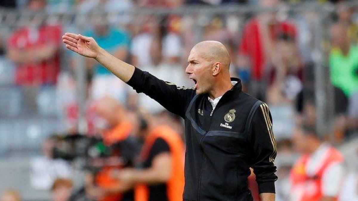 Zinedine Zidane, técnico del Madrid, durante el amistoso ante el Tottenham.-EPA