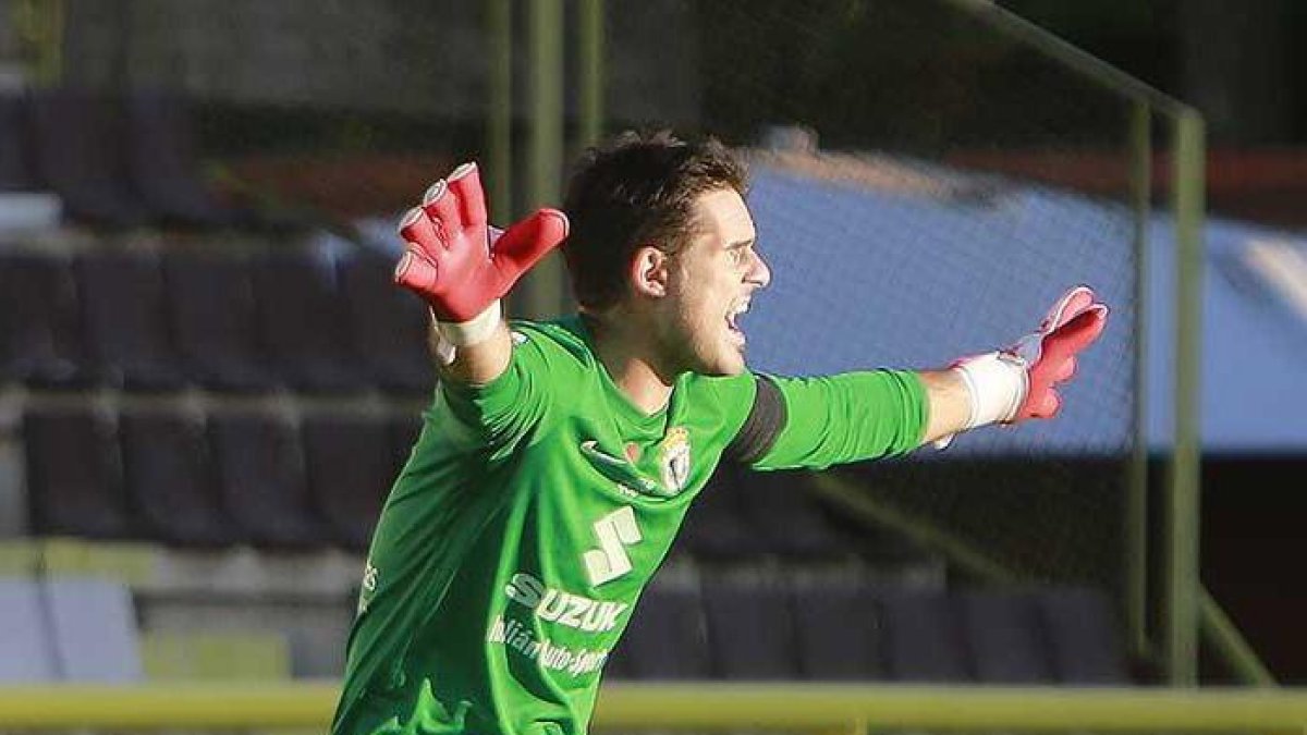 El portero del Burgos CF Mikel Aurreko-RAÚL G. OCHOA