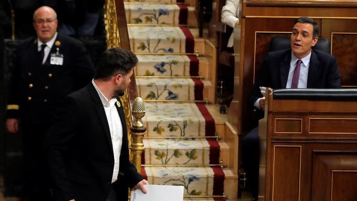 Rufián y Sánchez en el Congreso.-EFE