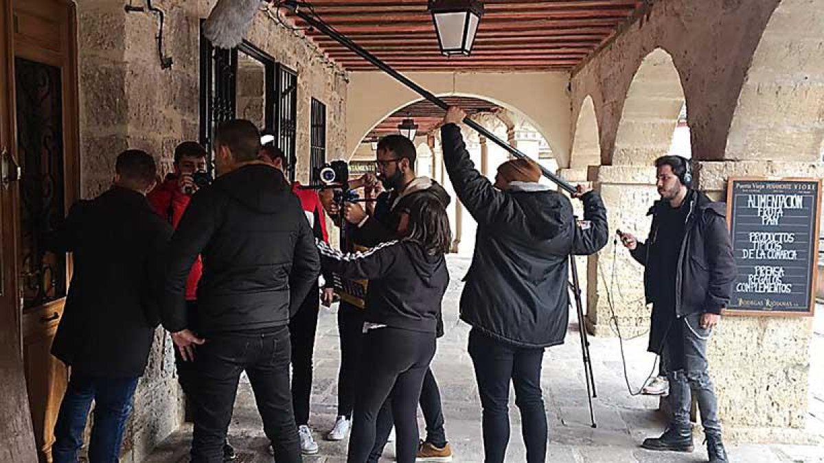 Las calles de la localidad y varias de sus viviendas han servido para el rodaje de escenas del cortometraje.-J.A.