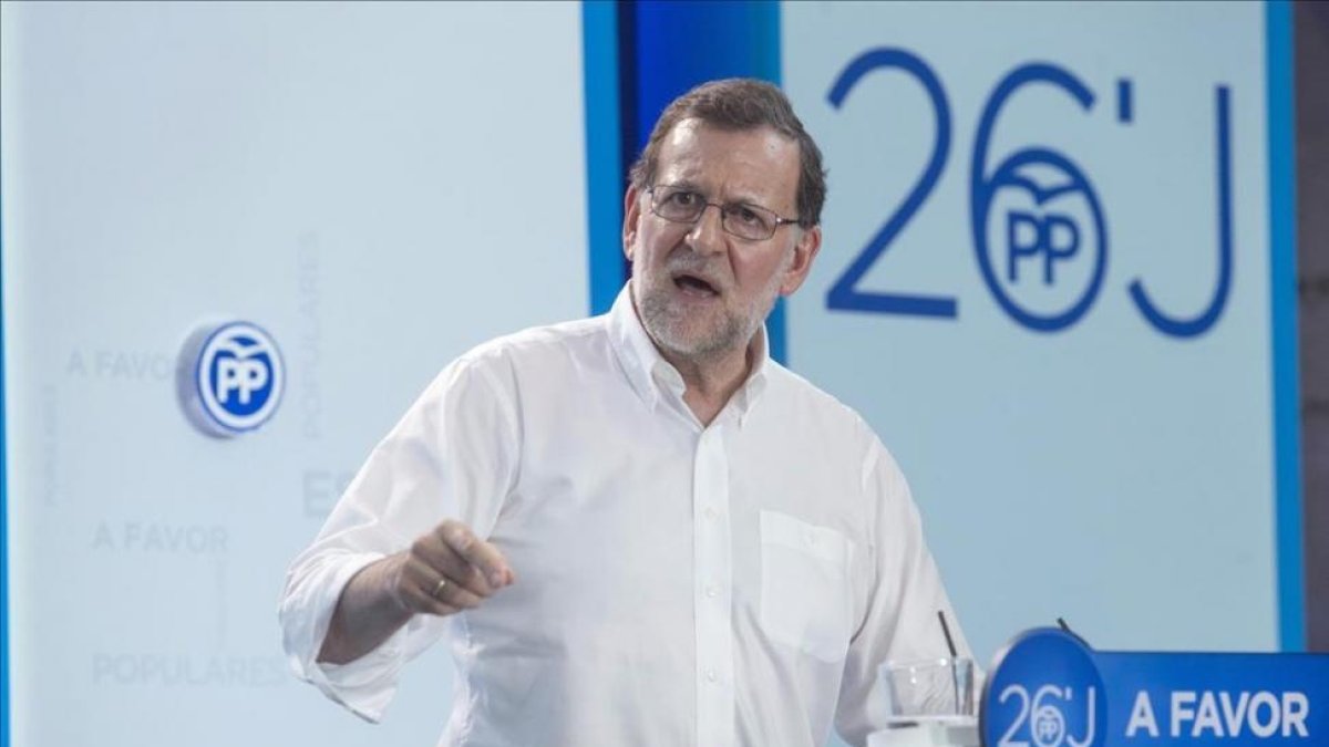 El presidente del Gobierno en funciones y candidato del PP, Mariano Rajoy, durante un mitin.-