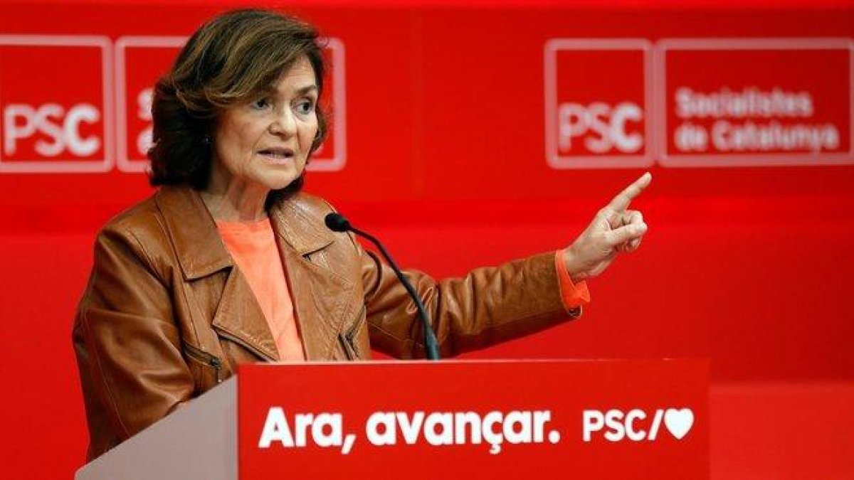 La vicepresidenta Carmen Calvo, en Barcelona, este sábado.-EFE / TONI ALBIR