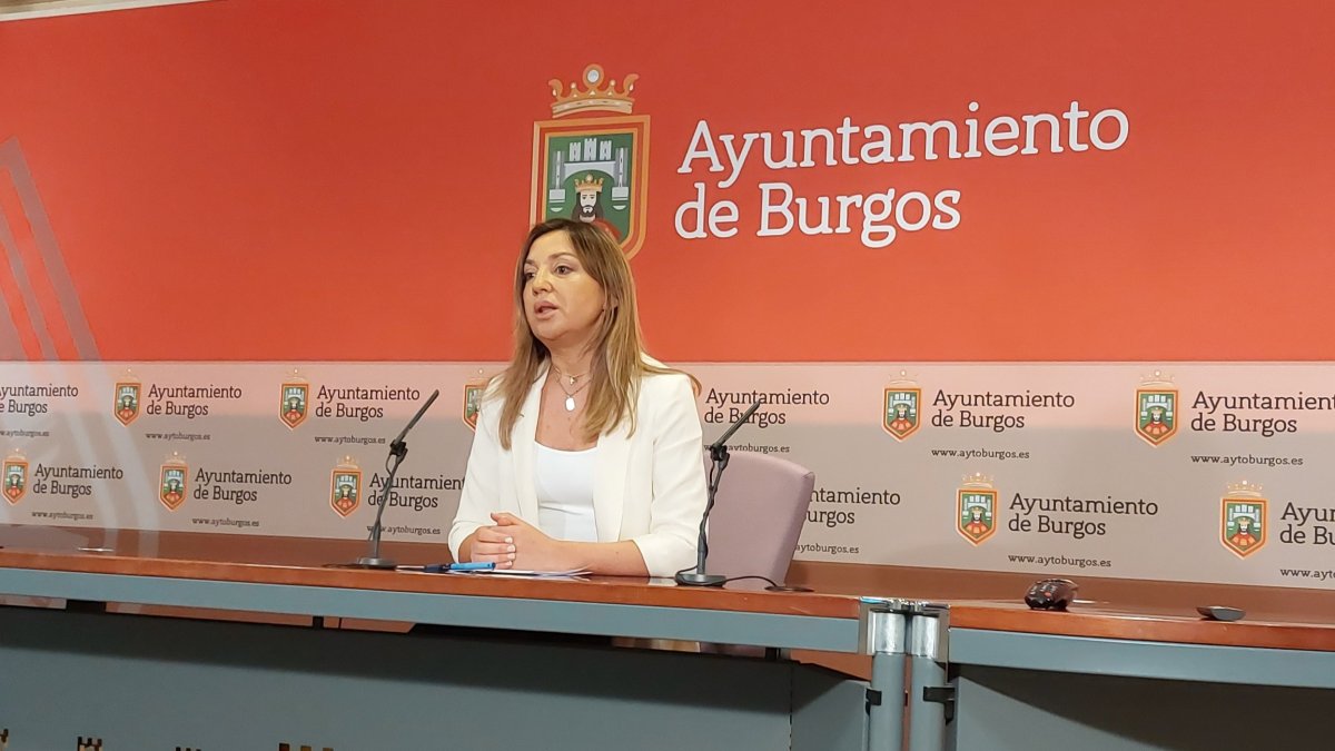La portavoz del grupo municipal del Partido Popular en Burgos, Carolina Blasco, en su comparecencia de ayer. ECB