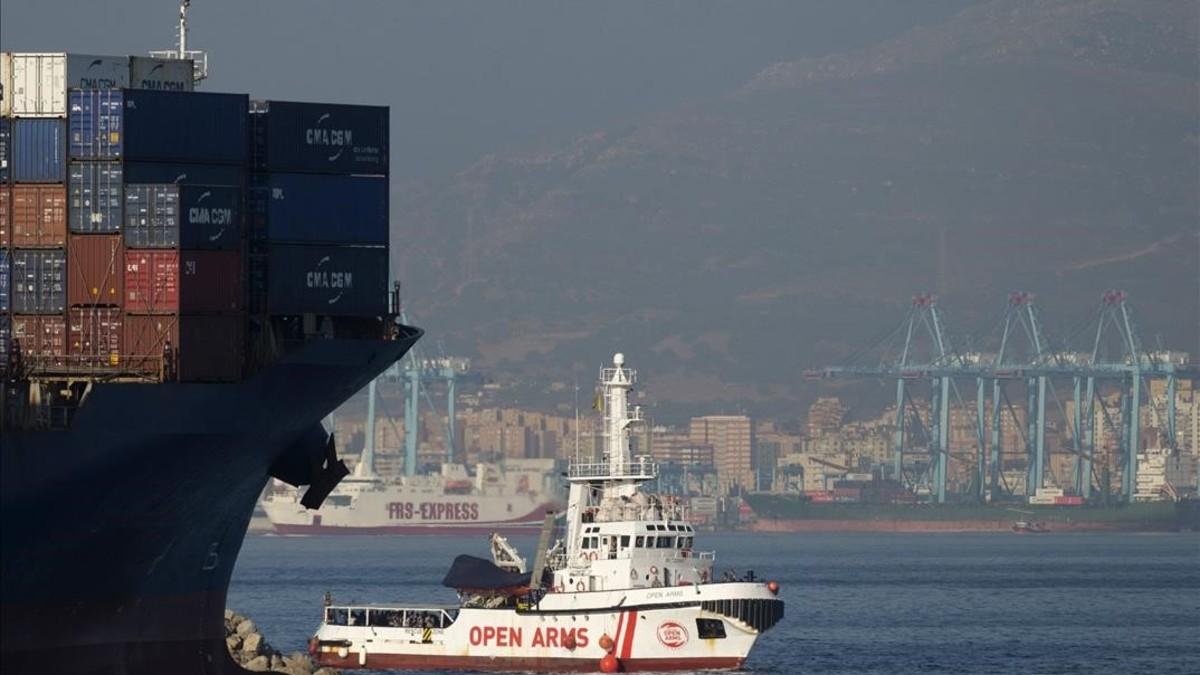 El barco de Open Arms, a su llegada al puerto de San Roque. /-JORGE GUERRERO (AFP)