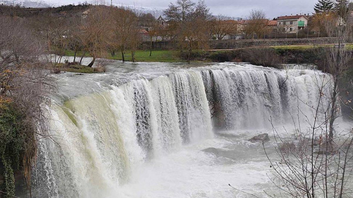 La cascada ‘El Peñón’ de Pedrosa en La Orden de Tobalina.-AYUNTAMIENTO DE VALLE DE TOBALINA