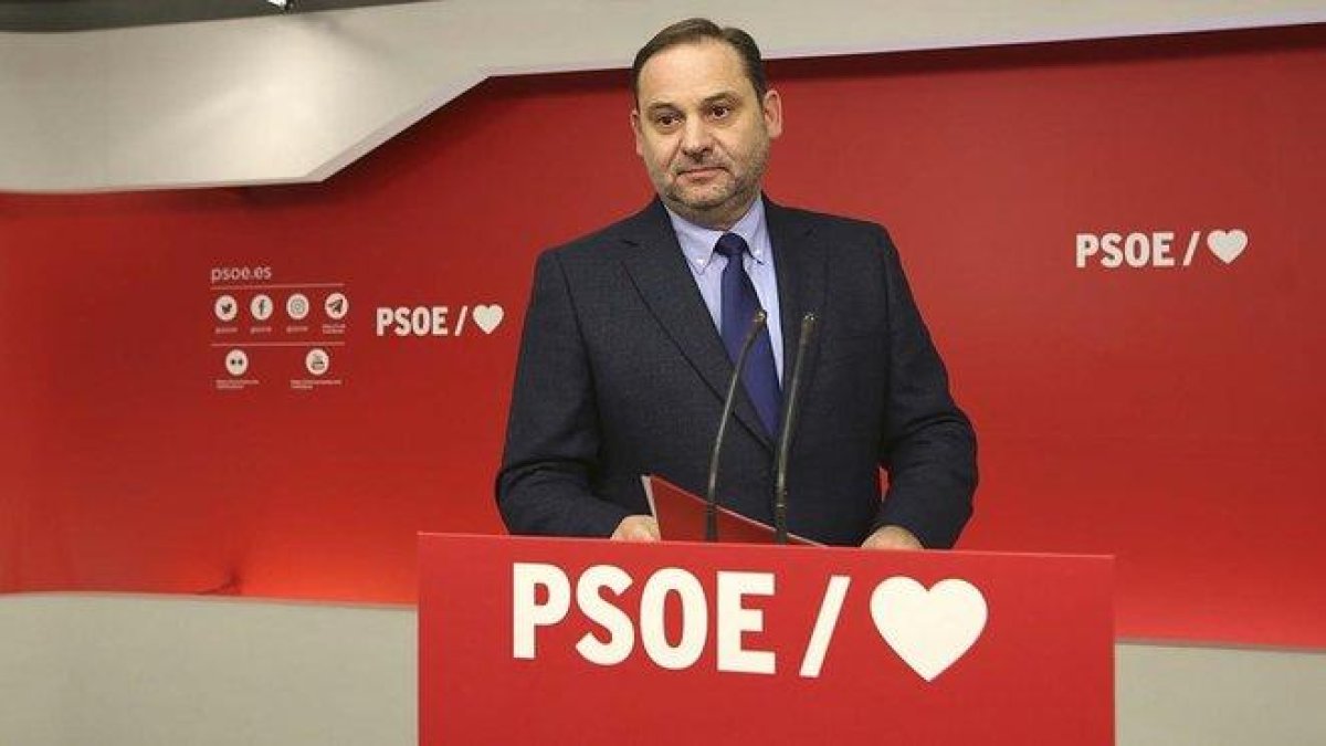 José Luis Ábalos, este martes en la sede del PSOE.-DAVID CASTRO