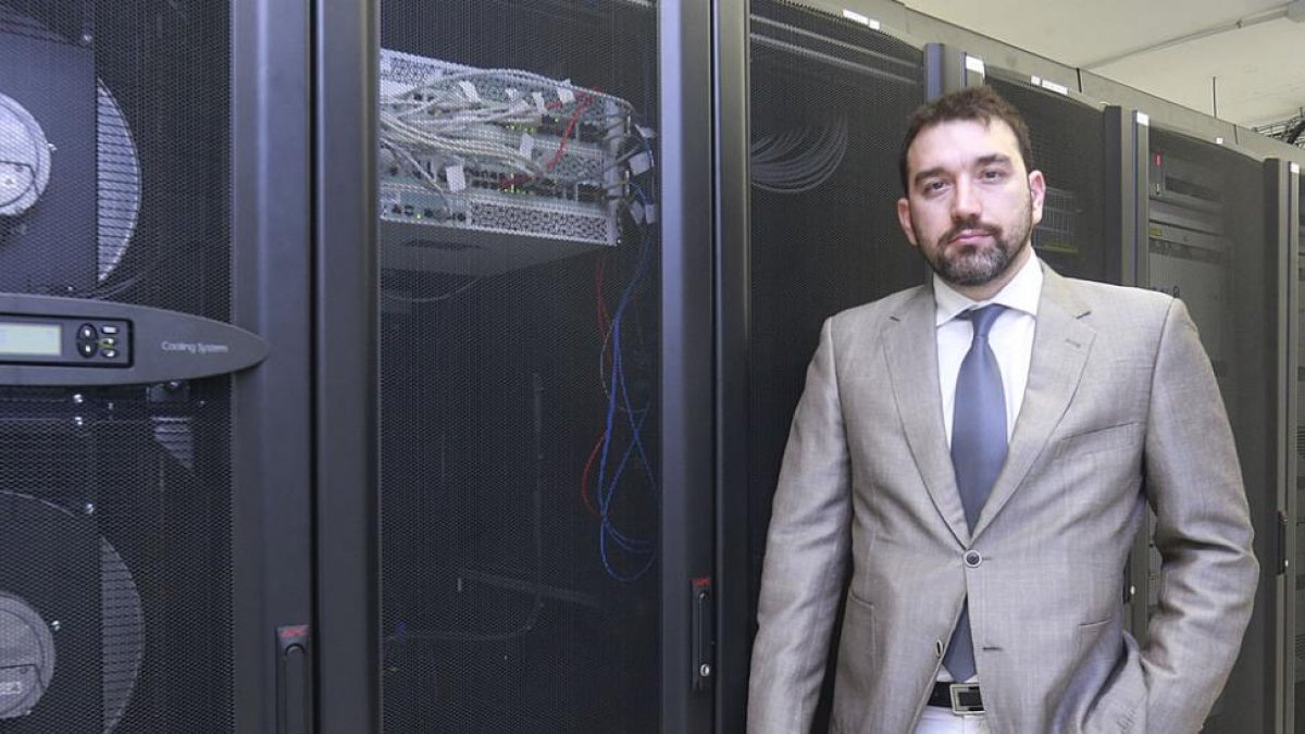 Santiago Cuesta es el director del ICCRAM, el Centro Internacional de Investigación sobre Materias Primas Críticas.-RAÚL G. OCHOA