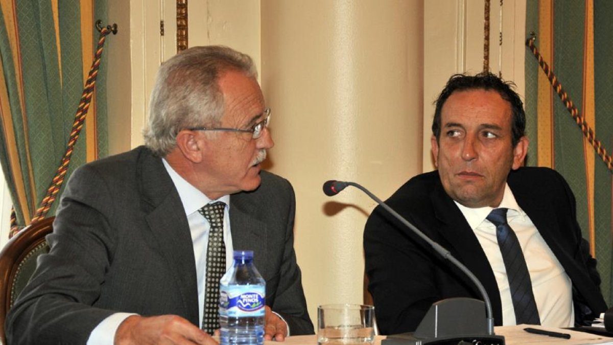 José Antonio de Miguel y Raúl Lozano en un Pleno de la Diputación.-VALENTÍN GUISANDE