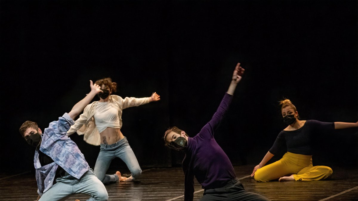 Una de las actuaciones, la primera tras la pandemia, de los alumnos de profesional de la Escuela Profesional de Danza 'Ana Laguna' Burgos. SANTI OTERO
