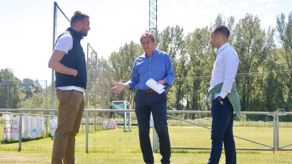 Michu, Manzanedo y Alejandro Robles en Castañares. BURGOS CF
