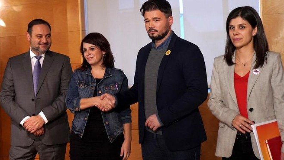 Reunión entre los equipos negociadores del PSOE y ERC en el Congreso de los Diputados, el pasado 28 de noviembre.-JOSÉ LUIS ROCA