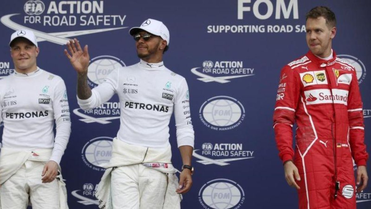 Bottas, Hamilton y Vettel, los tres más rápidos hoy en Melbourne.-AP / RICK RYCROFT