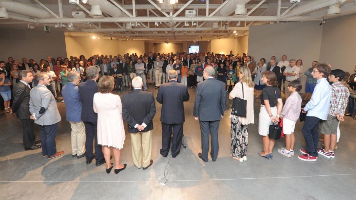 Cerca de doscientas personas acudieron a esta sala, que desde ayer rinde un «homenaje permanente» a Pedro Torrecilla.-ISRAEL L. MURILLO