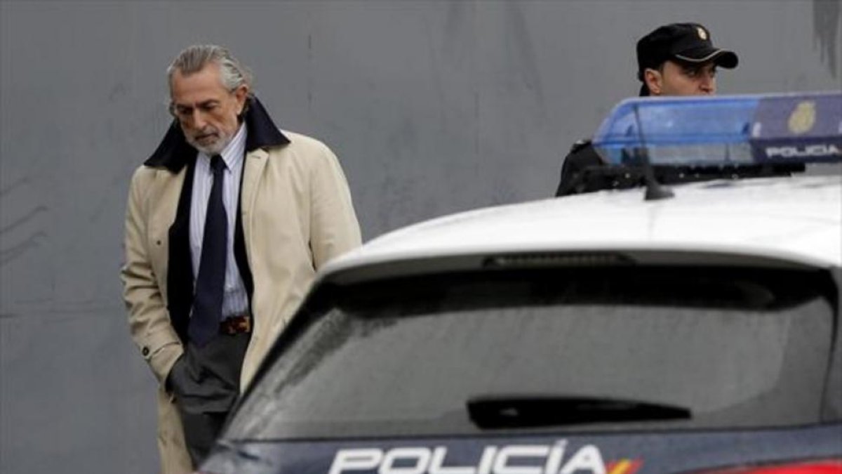 Francisco Correa se dirige a la Audiencia Nacional, el pasado 13 de febrero.-JOSE LUIS ROCA