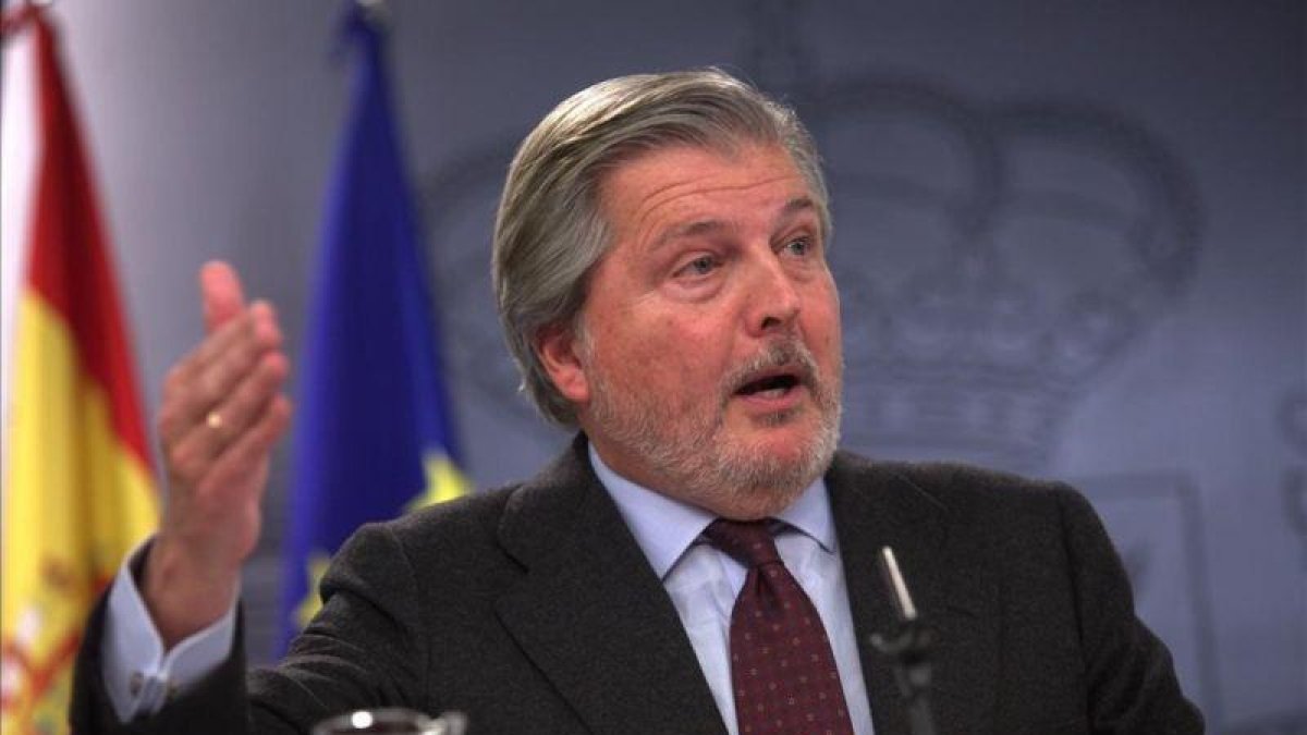El portavoz del Gobierno, Íñigo Méndez de Vigo, en la rueda de prensa posterior al Consejo de Ministros.-DAVID CASTRO