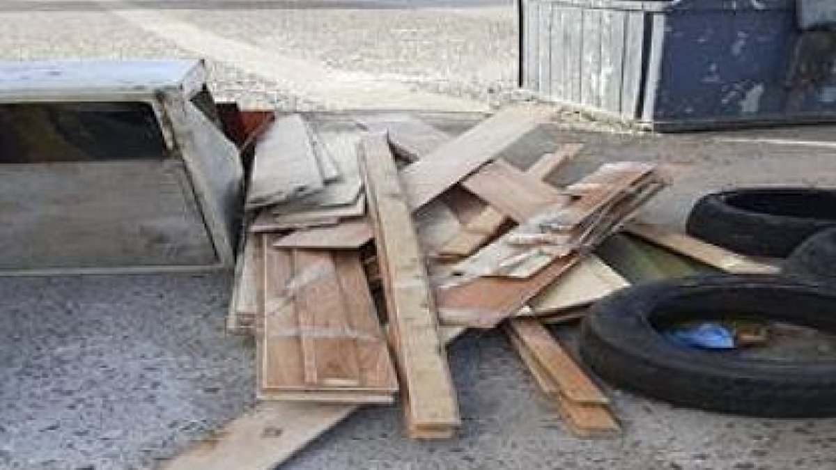 Escombros arrojados de forma irregular. ECB