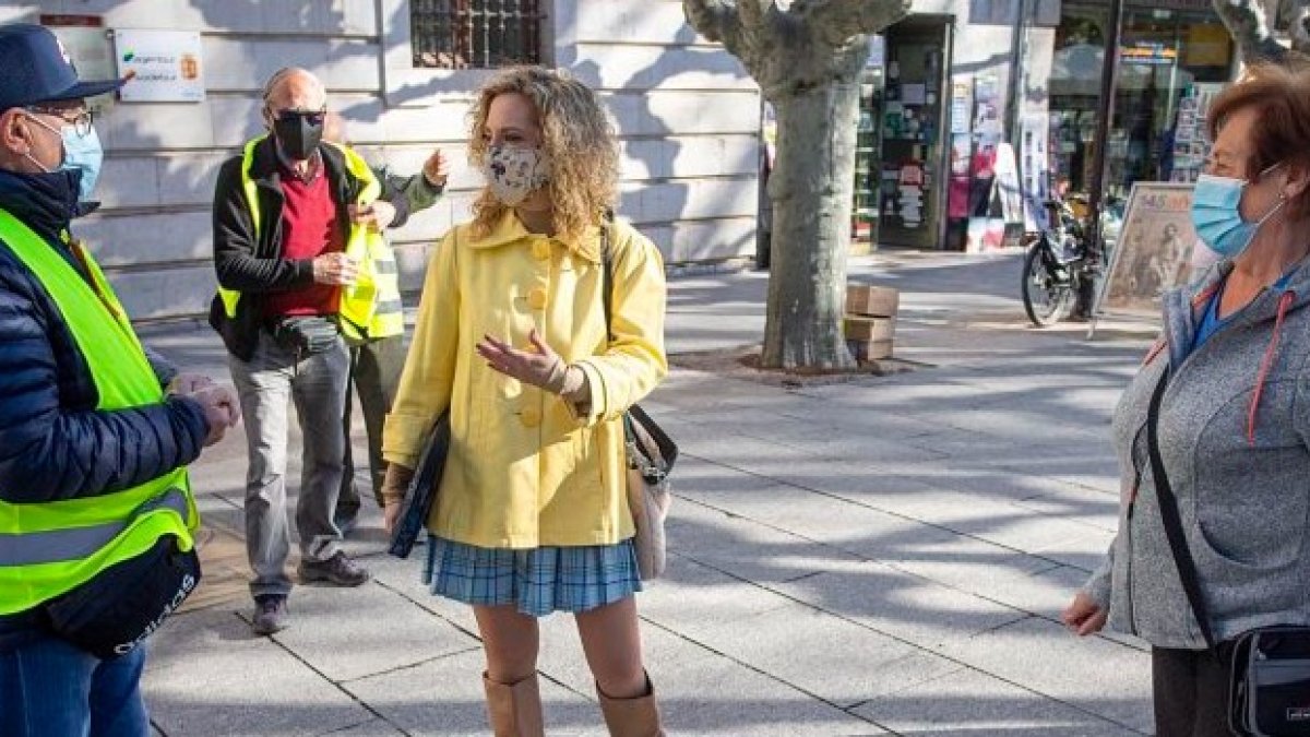 La concejala de Sanidad, Blanca Carpintero, ha presentado esta mañana 'Andar en Salud' frente al Consulado del Mar. SANTI OTERO