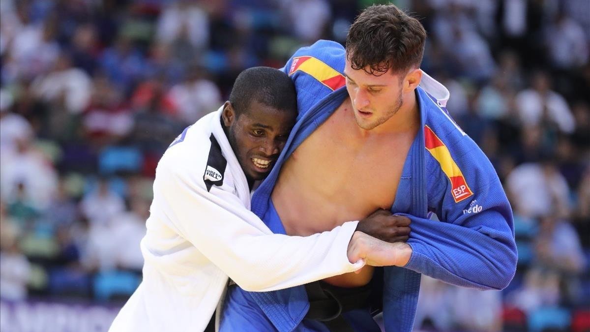 El español Sherazadishvili, en la final contra el cubano Silva, en la que conquistó el oro.-EFE