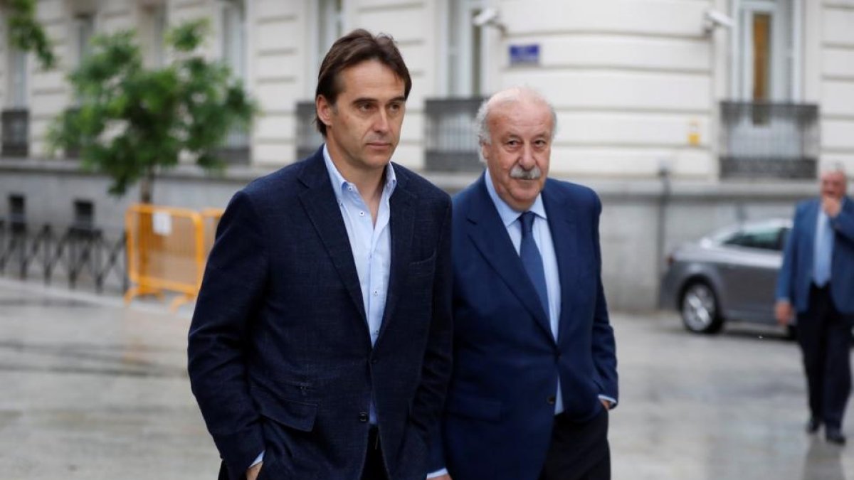 El seleccionador español de fútbol Julen Lopetegui y su predecesor Vicente del Bosque han declarado en la Audiencia nacional por en el caso en el que se investiga al inhabilitado expresidente de la Real Federación Española de Fútbol (RFEF) Ángel María Vil-CHEMA MOYA (EFE)