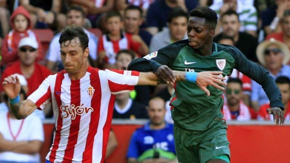 Iñaki Williams, durante el partido contra el Sporting en el que recibió gritos racistas.-EFE / ALBERTO MORANTE