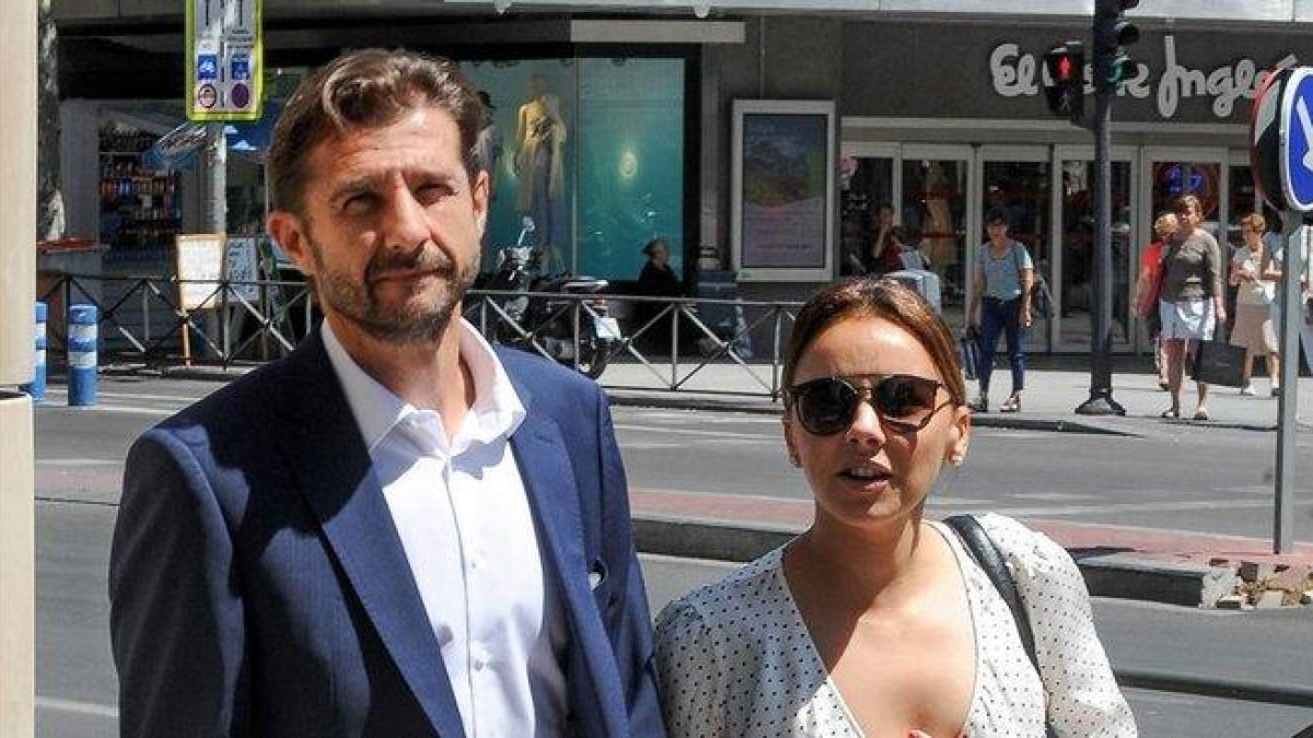 Chenoa y su prometido, el doctor Miguel Sánchez Encinas, en Madrid, el pasado 25 de junio.-GETTY