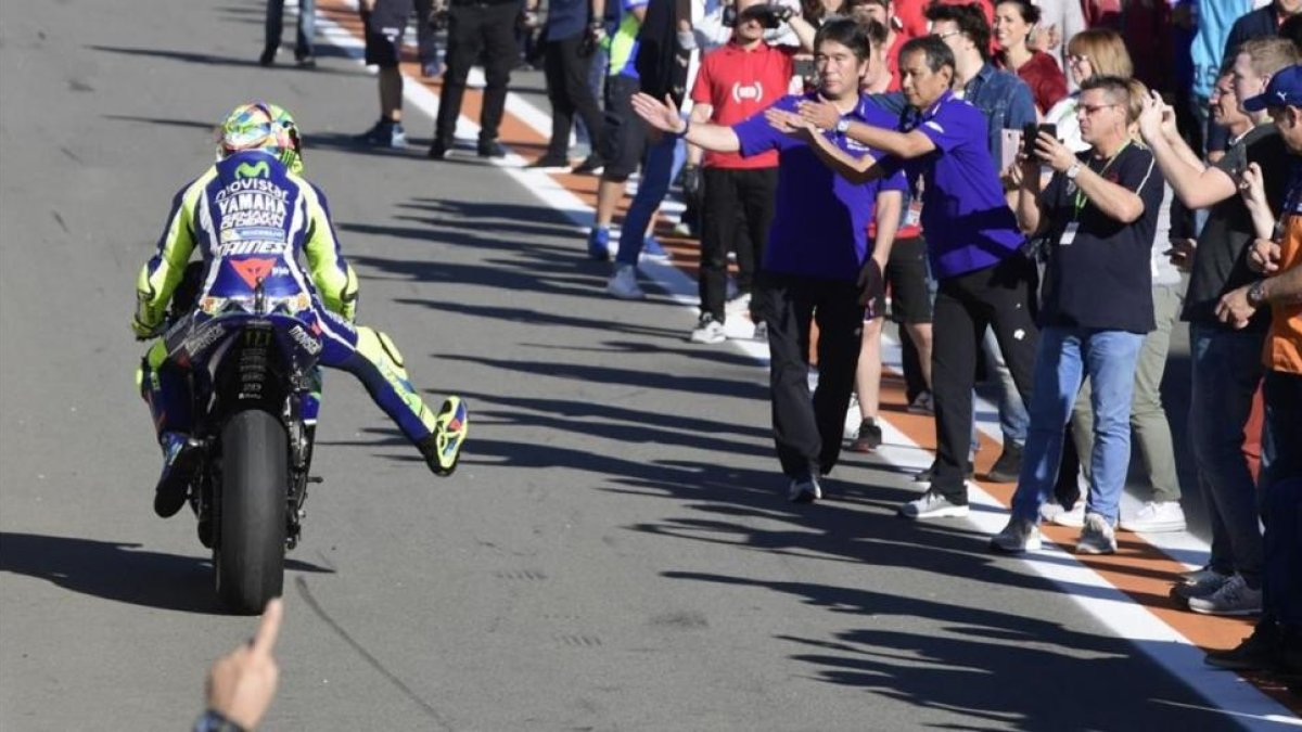 Valentino Rossi, al final de la carrera de Cheste.-JAVIER SORIANO