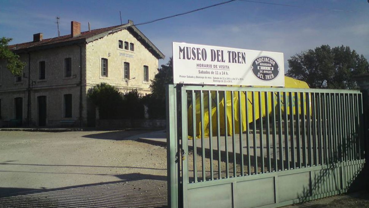 El Ayuntamiento asume a partir de este año la gestión del museo del Tren.-ECB