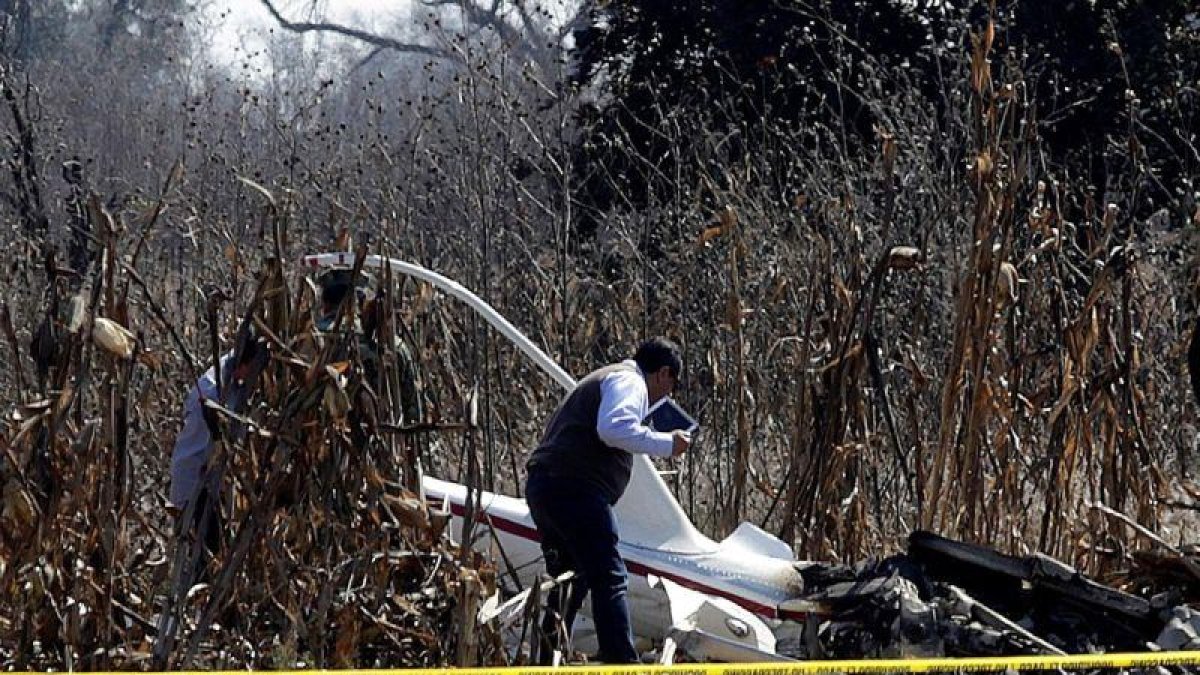 El 24 de diciembre se desplomó en el municipio de Coronango, Puebla, un helicóptero en el que viajaban Alonso, Moreno Valle, el asistente de este, Héctor Baltazar, el piloto Roberto Coppe y el primer oficial Marco Antonio Tavera.-EFE