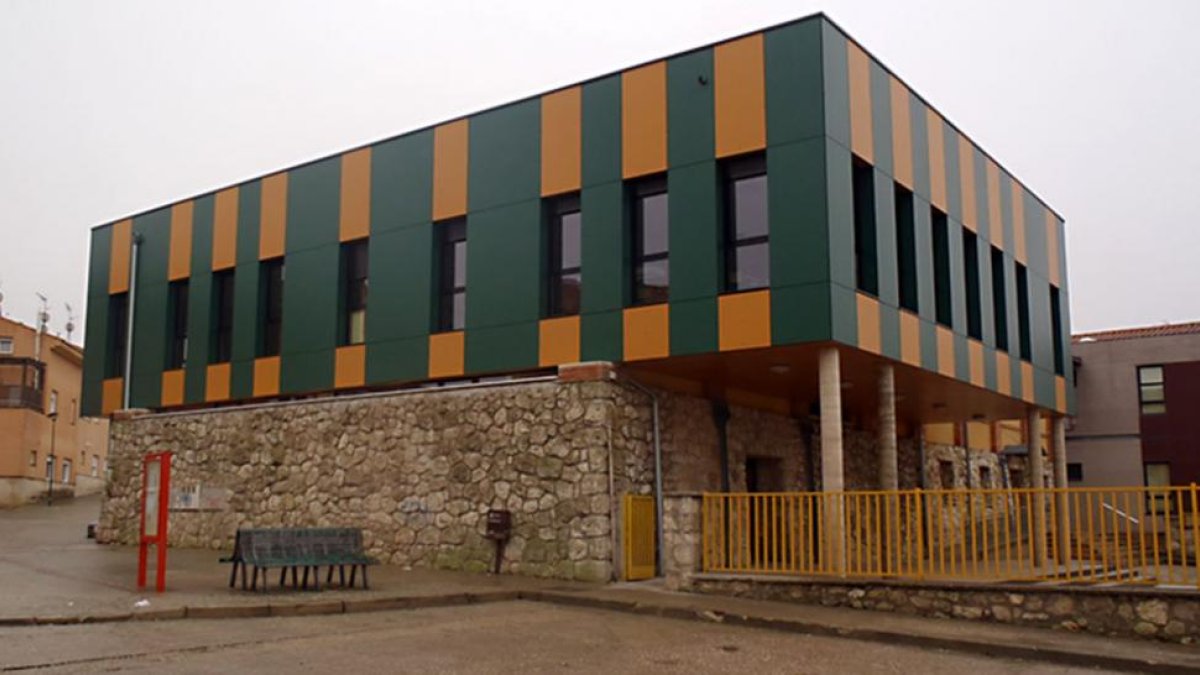 El colegio de Villagonzalo se ha convertido en centro de referencia en el ámbito del aprendizaje cooperativo.-JCYL