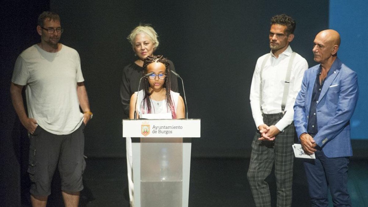 Múgica habló ante la mirada de Revilla (i.), Amelia Saiz, Najarro y Estébanez (d.).-Israel L. Murillo