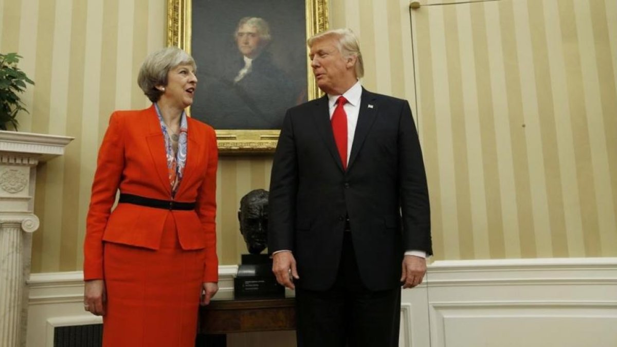 Trump y May, durante su encuentro en el Despacho Oval, en la Casa Blanca, el 27 de enero.-REUTERS